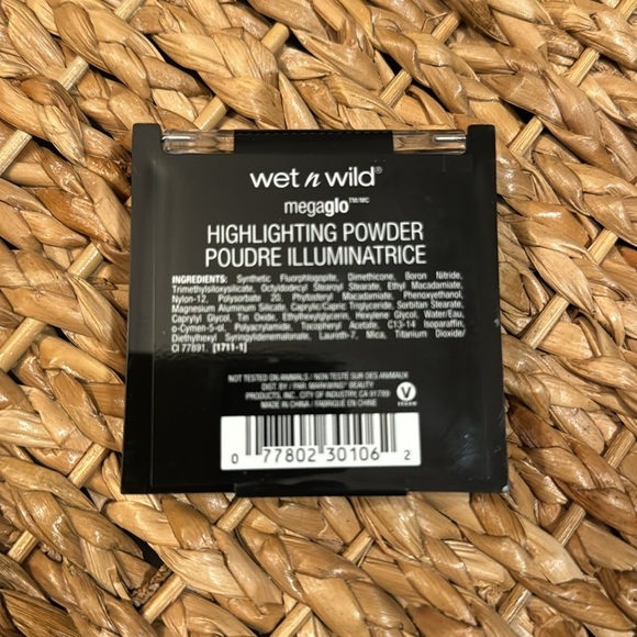 wet n wild MegaGlo Highlighting Powder, Caught In Your Web LIMITED EDITION - Picture 4 of 5